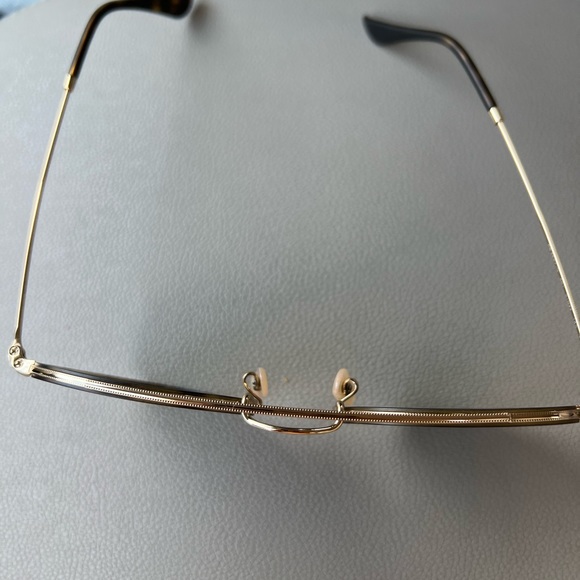 Raybans like new with Case - Picture 3 of 5